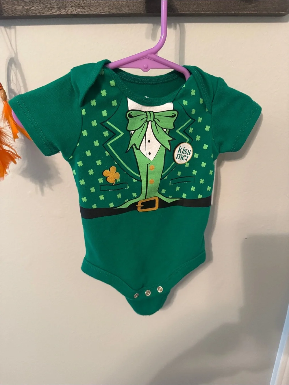 St. Patrick's Green 'Kiss Me' Baby Bodysuit